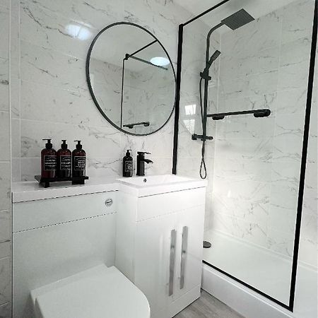 Stunning Apartment In Beckton With Private Entrance London Ngoại thất bức ảnh
